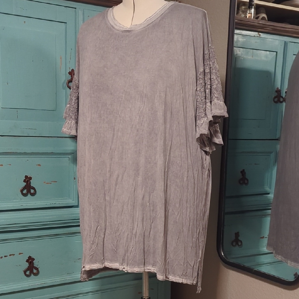 Umgee Soft Gray Tunic with Lace Sleeves